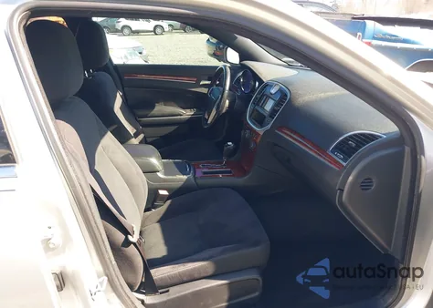 2012 Chrysler 300 z USA, uszkodzony, nr VIN 2C3CCAAG7CH116905